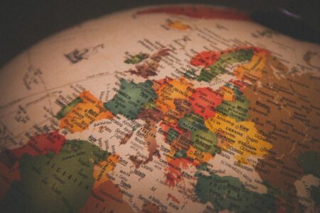 Vingt ans de convergence est-ouest des revenus des ménages européens