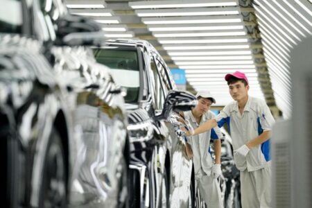 Les taxes proposées par l'Union européenne sur les véhicules électriques chinois et leurs implications