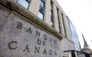 La Banque du Canada détient un taux d'intérêt à 2,75% à mesure que les montures d'incertitude