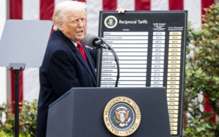 Les guerres du Moyen-Orient et de l'Ukraine ajoutent aux risques de guerre commerciale pour l'économie mondiale - les produits chimiques et l'économie